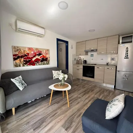 Apartmanovy Domcek Lija * Biograd Na Moru